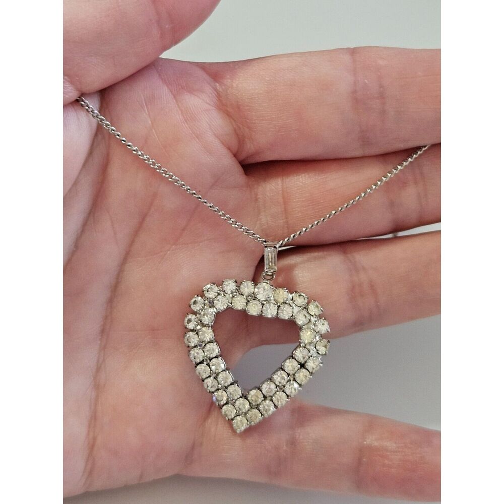 Silver tone vintage rhinestone open heart necklace 16.5"